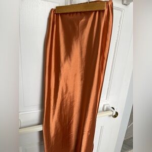Chic Satin Pencil Skirt in Vibrant Orange
